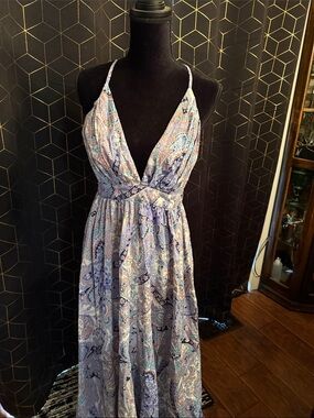 Sleeveless Paisley Maxi Dress in Light Blue